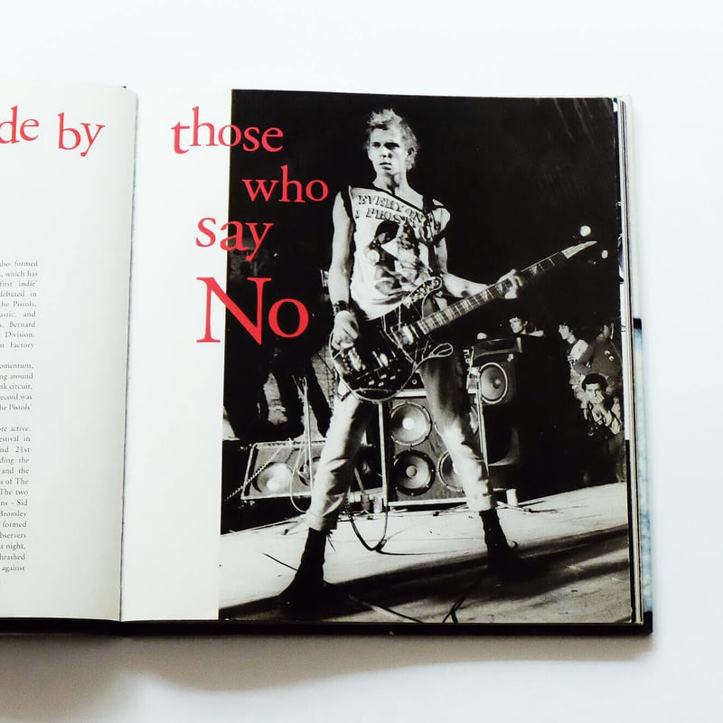 AirWair Dr.Martens ビジュアルブック Dr. Martens: Airwair with Bouncing Soles | Book