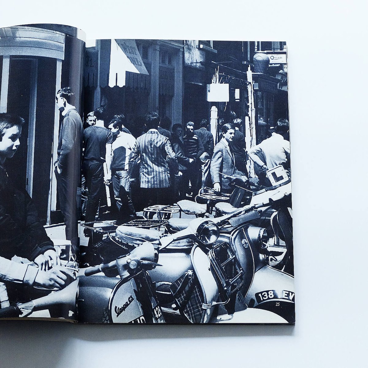 Punks on scooters ブリストル・モッズ洋書ペーパーバック新品 Punks on scooters ブリストル・モッズ洋書ペーパーバック新品