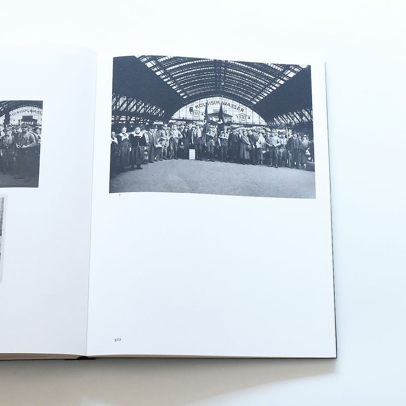 August Sander: Persecuted / Persecutors / Peopl August Sander: Persecuted / Persecutors / Peopl