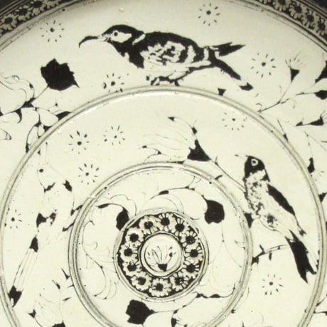 黒泥花鳥図皿《S皿4i4》