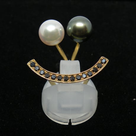 ”W"besmile ring w/ black diamond