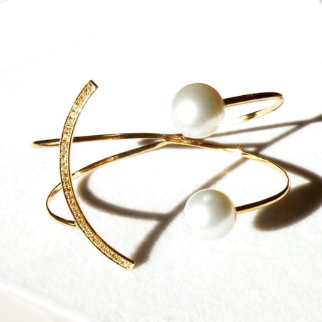"W" Big smile diamond bangle