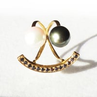 ”W"besmile ring w/ black diamond