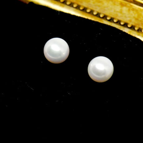 Studded simple akoya pearl pierce 8.5mm