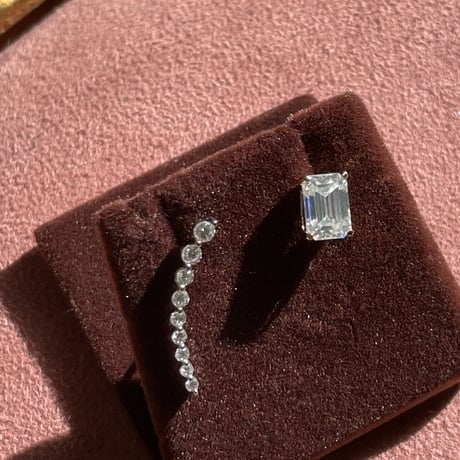Crescent diamond pierce  K14WG