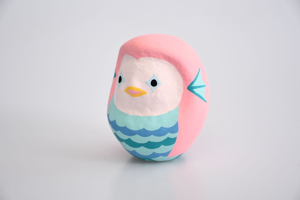 アマビエだるま ピンク M | 白河だるま総本舗