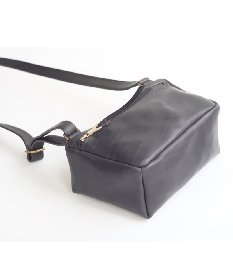 tochca GUIDIレザー製口金ショルダーバッグ