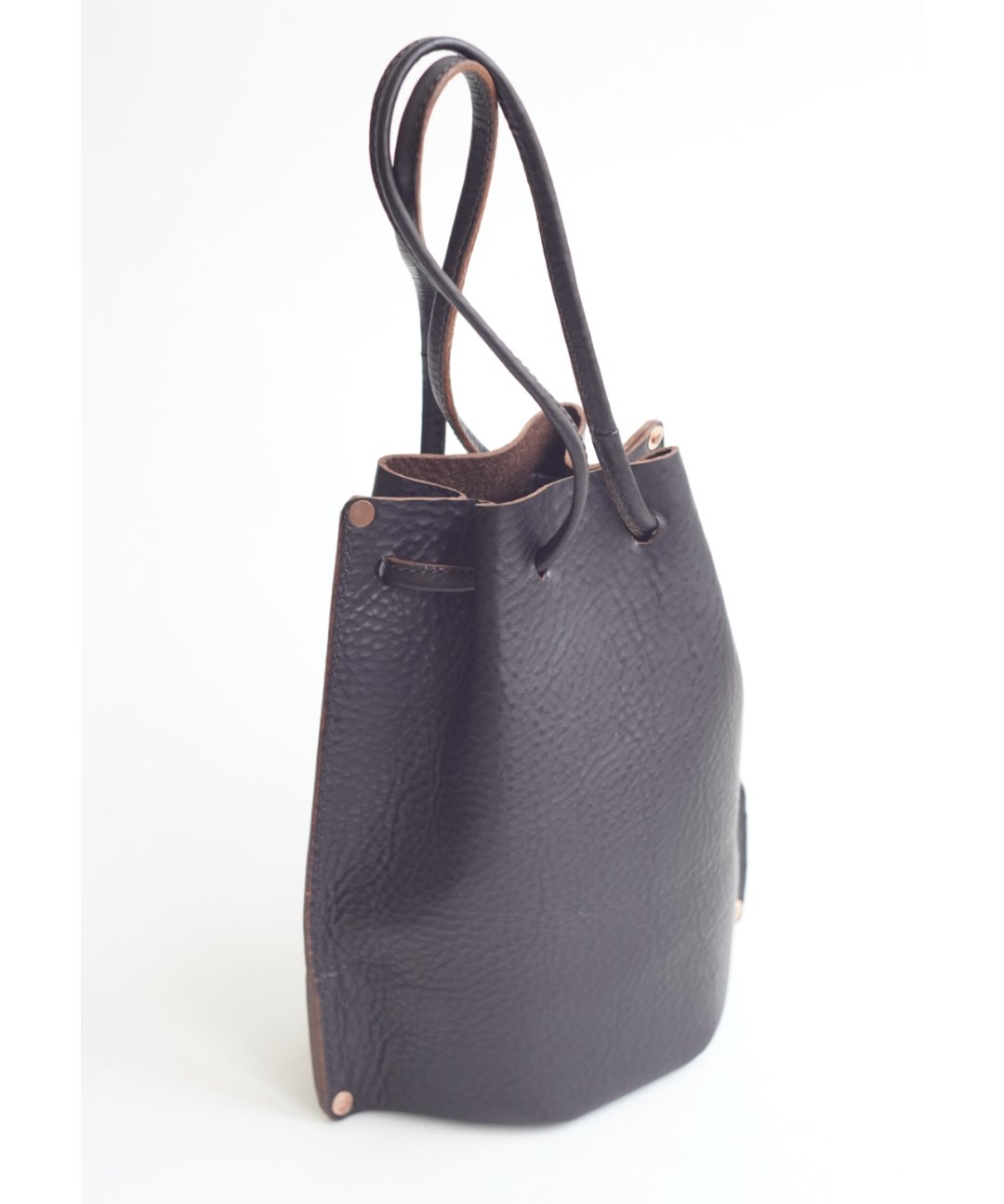 tochca レザー巾着袋 ダークブラウン tochca レザー巾着袋 ダーク