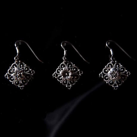 Garden Flower Pierce (1個あたりの価格)