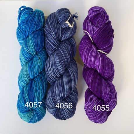 URTH yarn  monokrom  メリノスーパーウォッシュWORSTED