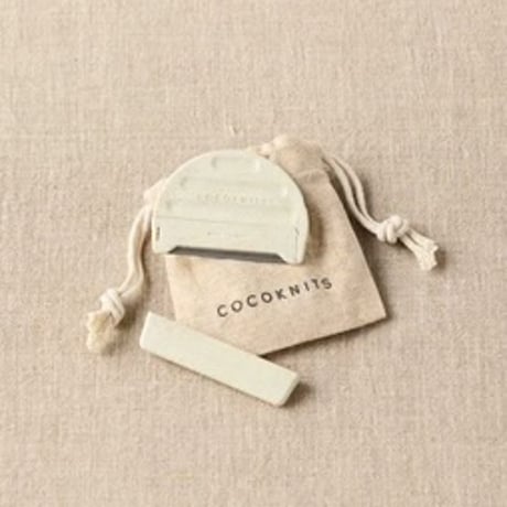 Cocoknits Fuzz off comb 　毛玉とり　半円型