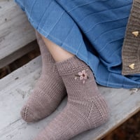 EYLUL デザインOrdinarily Love socks の糸セット