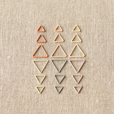 Cocoknits Colorful Triangle Stitch Markers　三角のマーカー　アースカラー