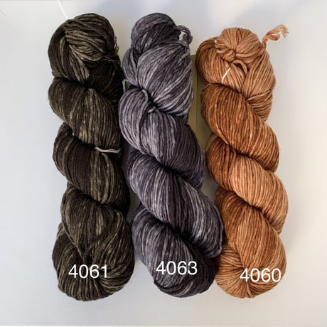 URTH yarn  monokrom  メリノスーパーウォッシュWORSTED
