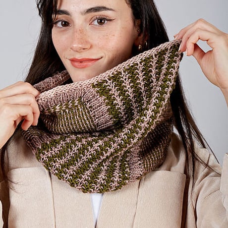 Cheyrek Cowl チェイレキカウル kit    糸とパターン（英、日）