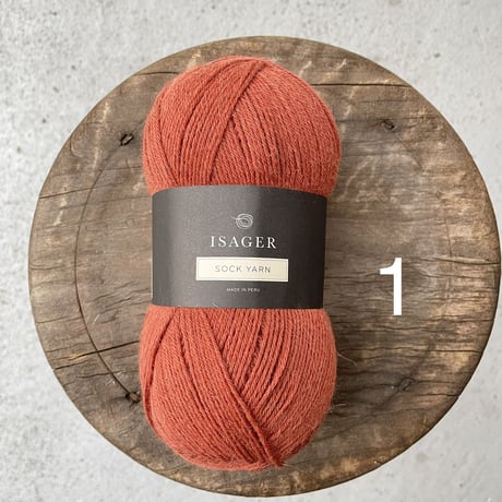 Isager　Sock Yarn  100g玉　赤〜黄色