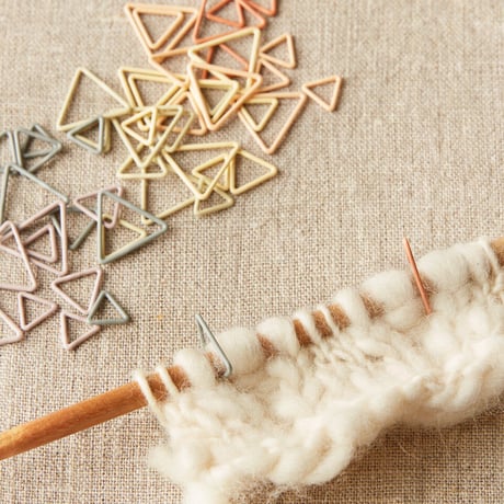 Cocoknits Colorful Triangle Stitch Markers　三角のマーカー　アースカラー