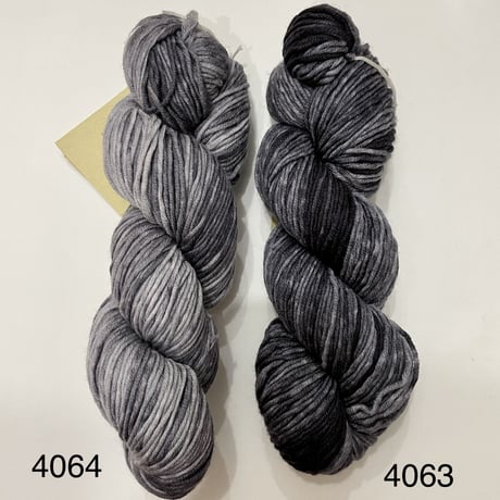 URTH yarn  monokrom  メリノスーパーウォッシュWORSTED