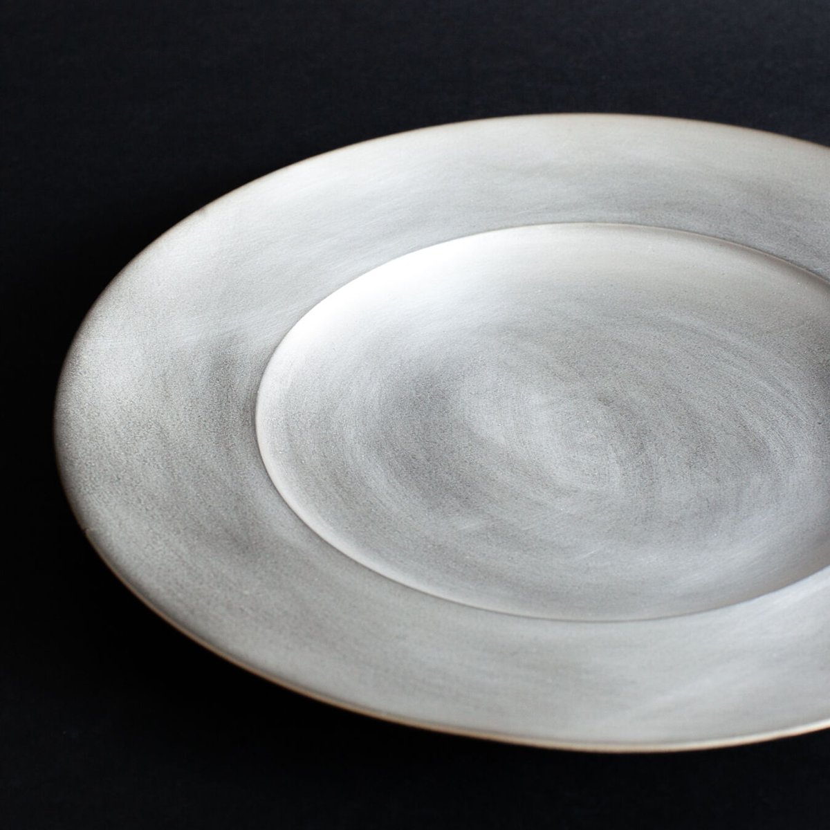 ラーゴ 9寸皿 銀彩 | 道具屋 nobori