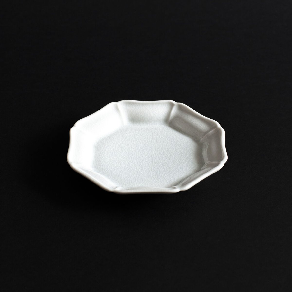 古美術品◼️蔵から超美しい真っ白な珍しいお皿が出て来ました！白磁の角皿、謎の骨董 古美術品◼️蔵から超美しい真っ白な珍しいお皿が出て来ました！白磁の