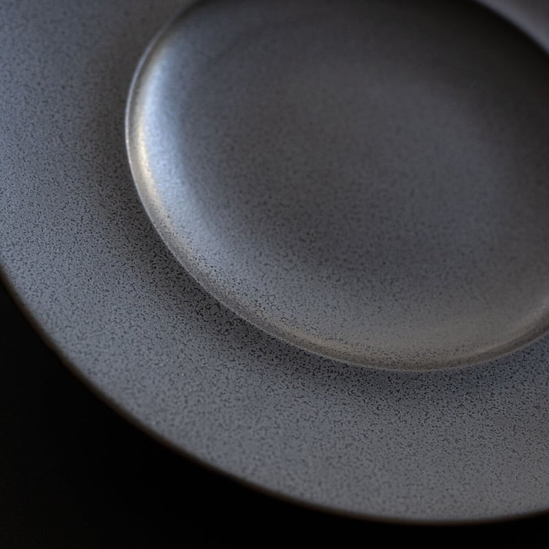ラーゴ 9寸皿 鉄黒 | 道具屋 nobori