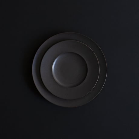 C4-3 ラーゴ 9寸皿 鉄黒
