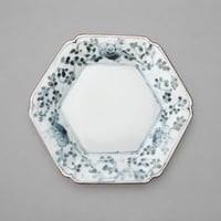 六角皿 染付渕唐草古代釉