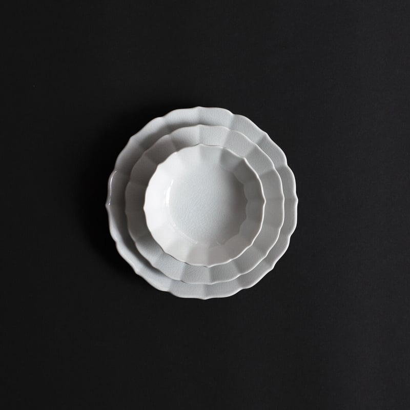 中国 菊形托付　手付菊形碗　f2221208 niguramu 菊形皿 / 貫入白磁 | 道具屋 nobori