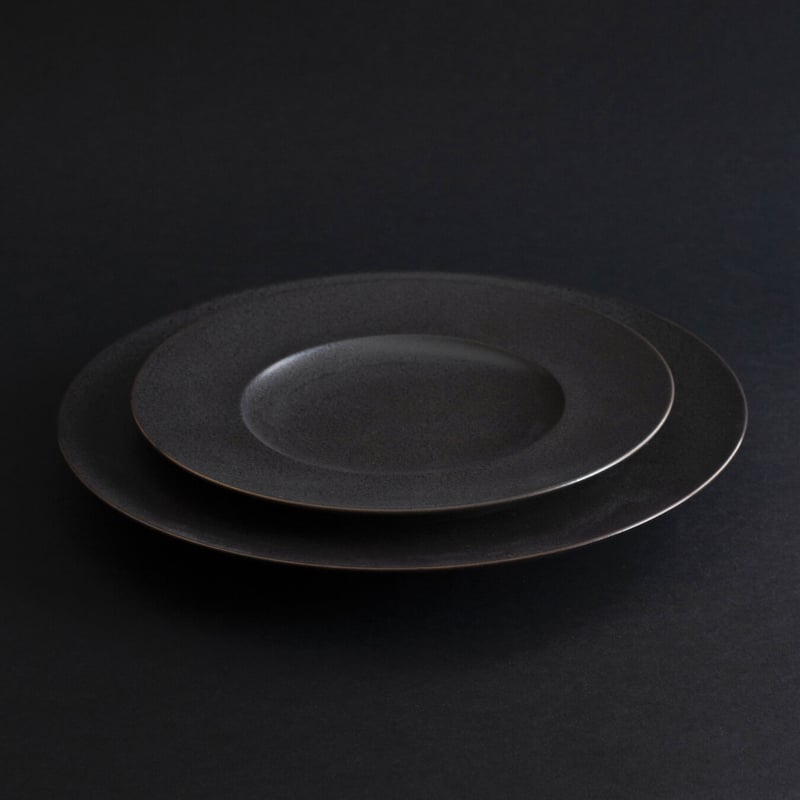 ラーゴ 9寸皿 鉄黒 | 道具屋 nobori