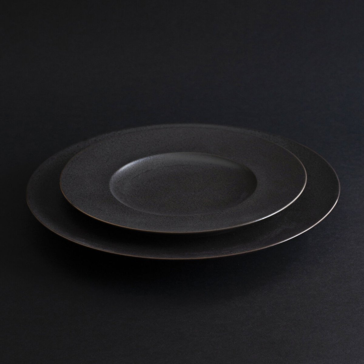 ラーゴ 9寸皿 鉄黒 | 道具屋 nobori