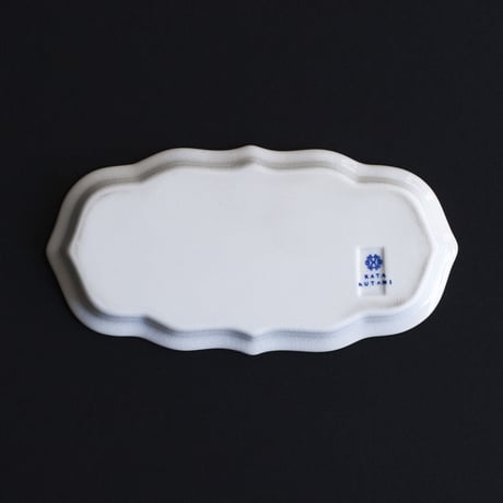 niguramu 油煙形突出皿 / 貫入白磁