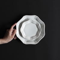 niguramu 八角モッコ皿 / 貫入白磁