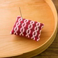 米山知歩さんのこぎん専用布でつくる　ピンクッション　[apple]