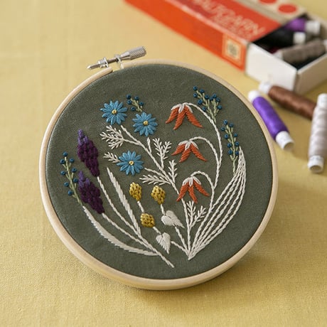 Alice Makabe　野の花の刺繍フレーム　Kahki