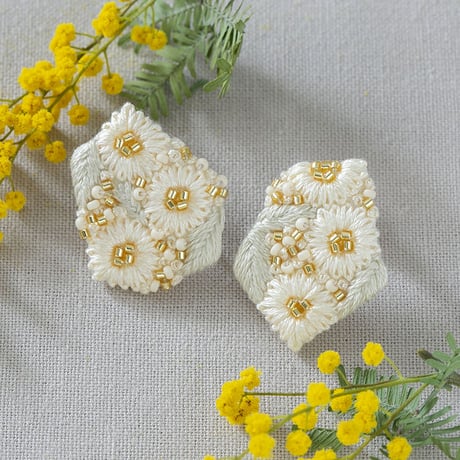 K.omono kakera earrings　white　PHC-085-1