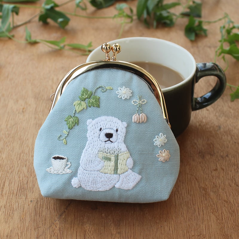 chicchiさんの動物刺繍キット(図案印刷済) -しろくまさんの のんびり