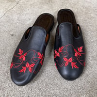 【NELSON】 Leather EMB Zapatillas Black ネルソン サパティージャ