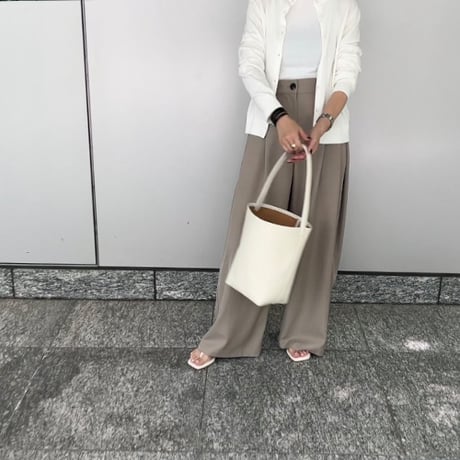 レザーミディアムバケツバッグ