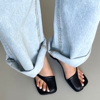 フィンガーヒールサンダル