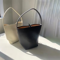 レザーミディアムバケツバッグ