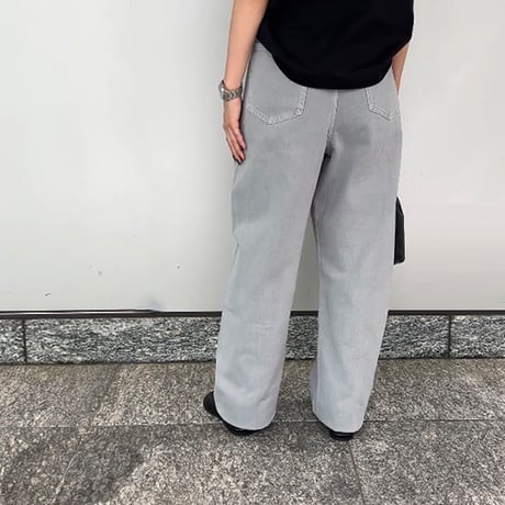 グレーデニムパンツ