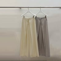フロントタックパンツ