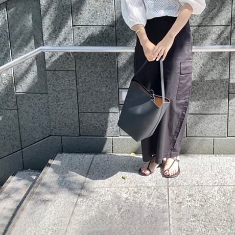 レザーミディアムバケツバッグ