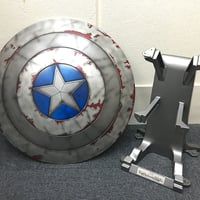 【kingarts正規品】中古品(店頭展示のみ)キャプテン・アメリカ／ウィンター・ソルジャー　シールド 盾　レプリカ　バトルダメージ版　（台座タイプ）