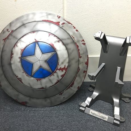 【kingarts正規品】中古品(店頭展示のみ)キャプテン・アメリカ／ウィンター・ソルジャー　シールド 盾　レプリカ　バトルダメージ版　（台座タイプ）
