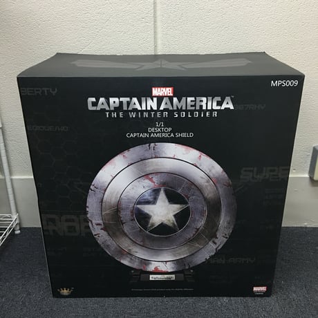 【kingarts正規品】中古品(店頭展示のみ)キャプテン・アメリカ／ウィンター・ソルジャー　シールド 盾　レプリカ　バトルダメージ版　（台座タイプ）