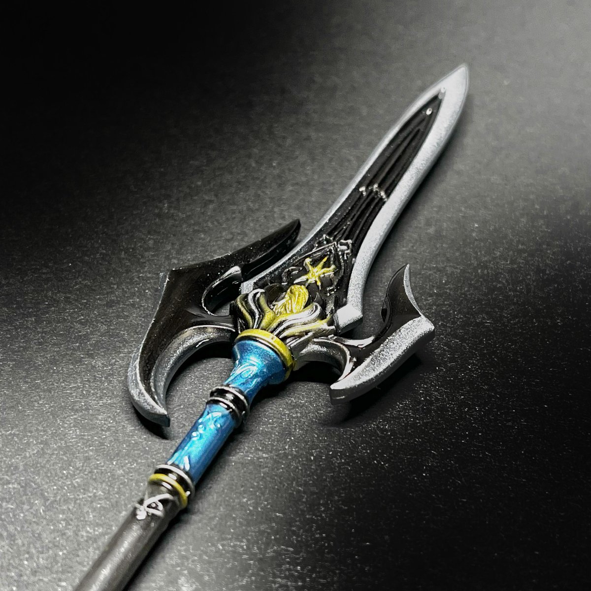 鉄黒漆塗紅糸菱綴碁石頭横矧二枚胴具足（兜）／ホームメイト