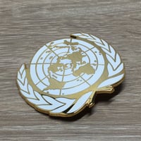 国連派遣部隊　PKO　ベレー帽用金属製帽章（ゴールドカラー）
