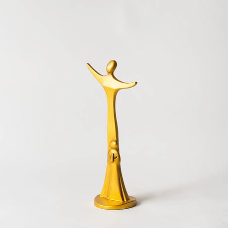 open-arms statue