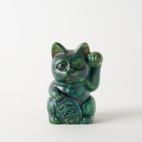 graffitied maneki-neko